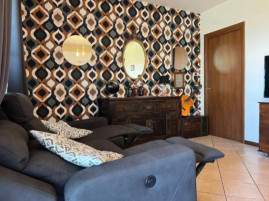Casa Grillo, Vista Lago Con Piscina E Box Auto Barcuzzi 0*,  İtalya