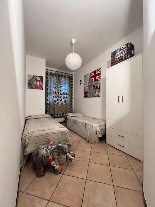 Dom wakacyjny Casa Grillo, Vista Lago Con Piscina E Box Auto Barcuzzi
