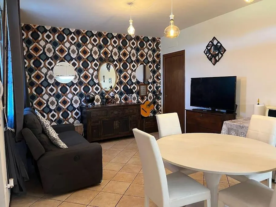 Dom wakacyjny Casa Grillo, Vista Lago Con Piscina E Box Auto Barcuzzi