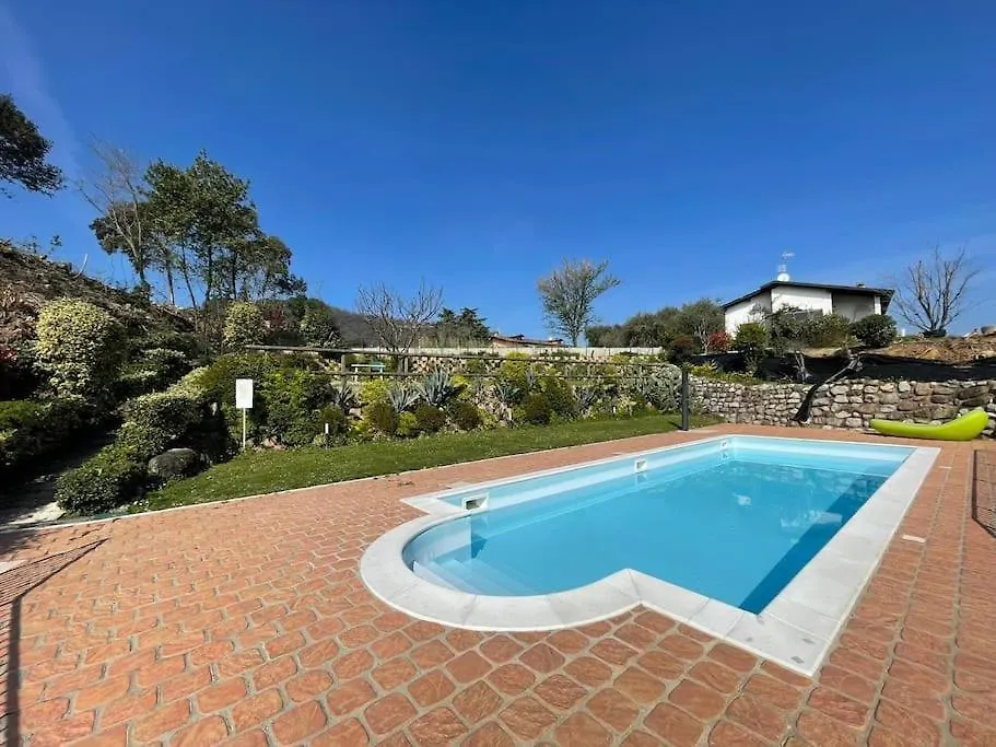 Casa Grillo, Vista Lago Con Piscina E Box Auto Barcuzzi 0*,  Włochy