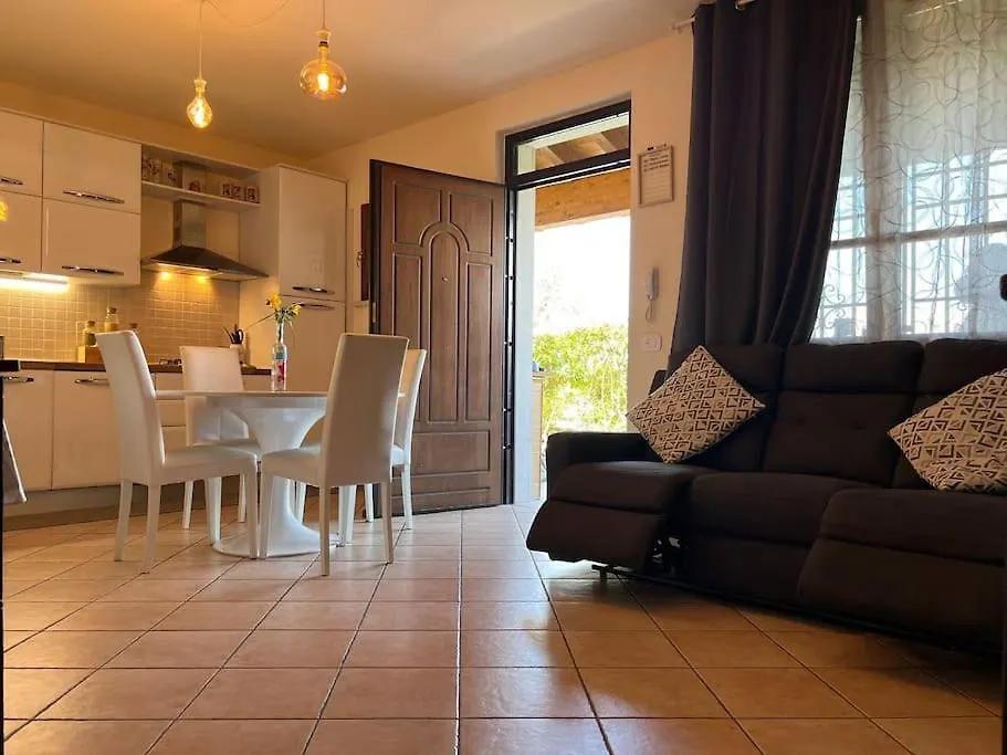 Dom wakacyjny Casa Grillo, Vista Lago Con Piscina E Box Auto Barcuzzi